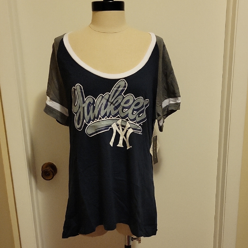 NWT: 5th & Ocean NY Yankees Women's Shirt With Rhinestones